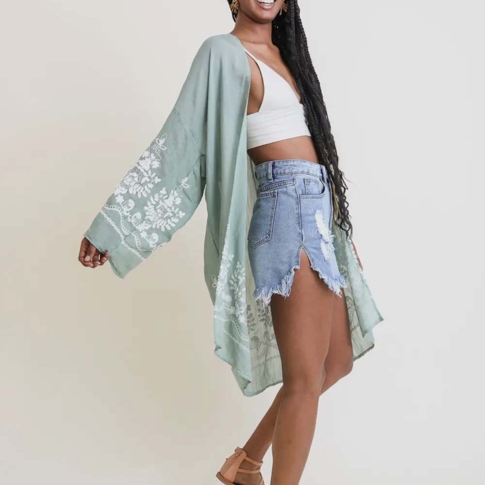 Embroidered Mint Green Kimono CardiganNWT just coastal colors. Just gorgeous. - Picture 4 of 4